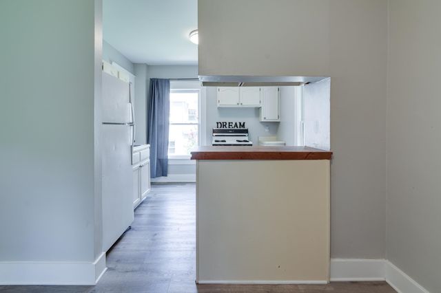 2221 POPLAR AVE, Memphis, TN 38104