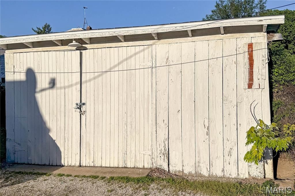 Image 10 of property listing at 321 E Beecher Avenue, Jacksonville, IL 62650