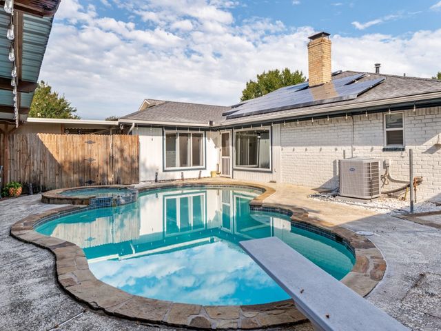 2714 Carriage Lane, Carrollton, TX 75006