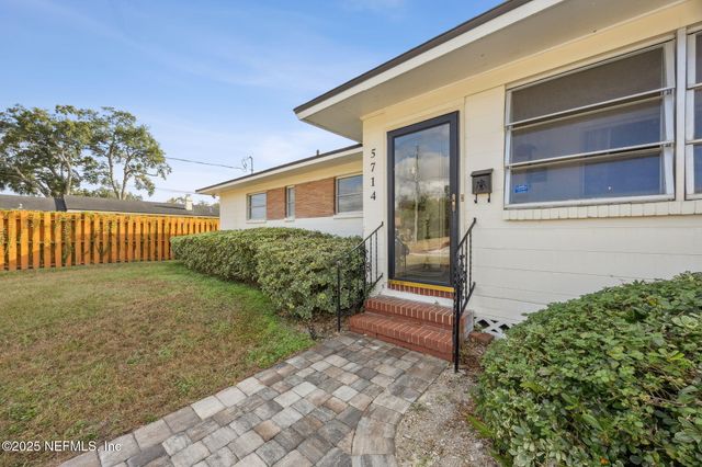 5714 ADAIR Circle, Jacksonville, FL 32210