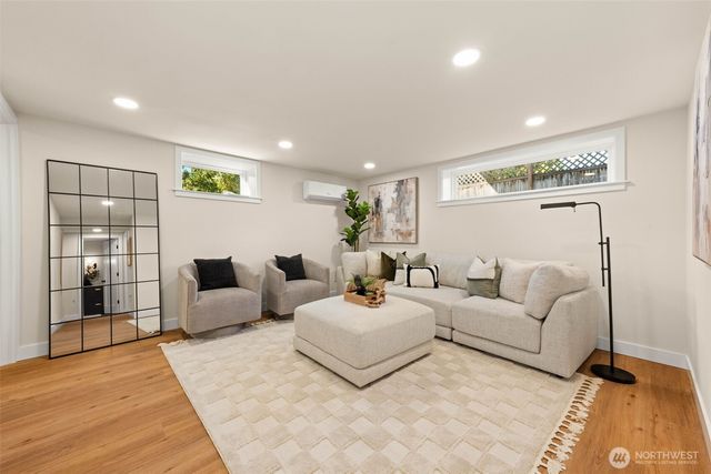1621 N 103rd Street, Seattle, WA 98133