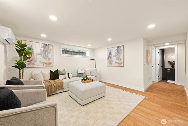 1621 N 103rd Street, Seattle, WA 98133