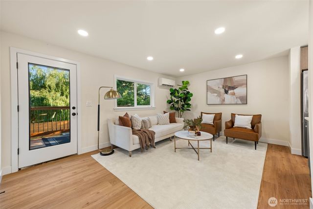 1621 N 103rd Street, Seattle, WA 98133