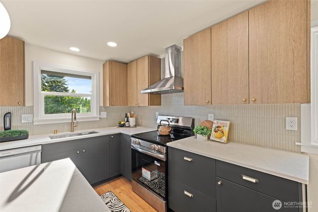 1621 N 103rd Street, Seattle, WA 98133