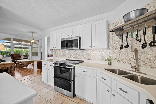 1940 Bluebonnet Way, Fleming Island, FL 32003