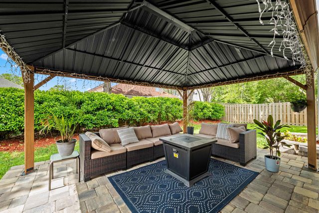 1940 Bluebonnet Way, Fleming Island, FL 32003