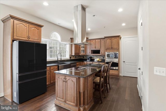 7501 CLIFTON RD, Clifton, VA 20124