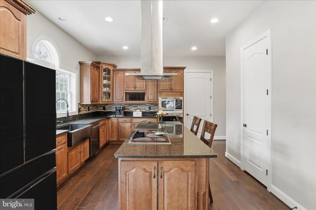 7501 CLIFTON RD, Clifton, VA 20124