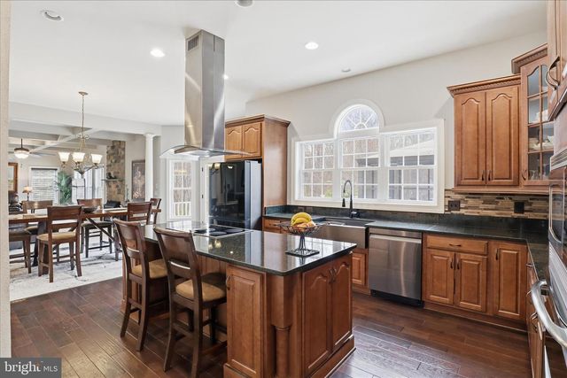 7501 CLIFTON RD, Clifton, VA 20124