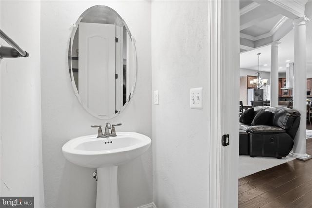 7501 CLIFTON RD, Clifton, VA 20124