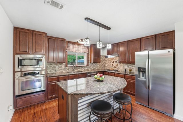 1576 Belle Terre Drive, Huffman, TX 77336