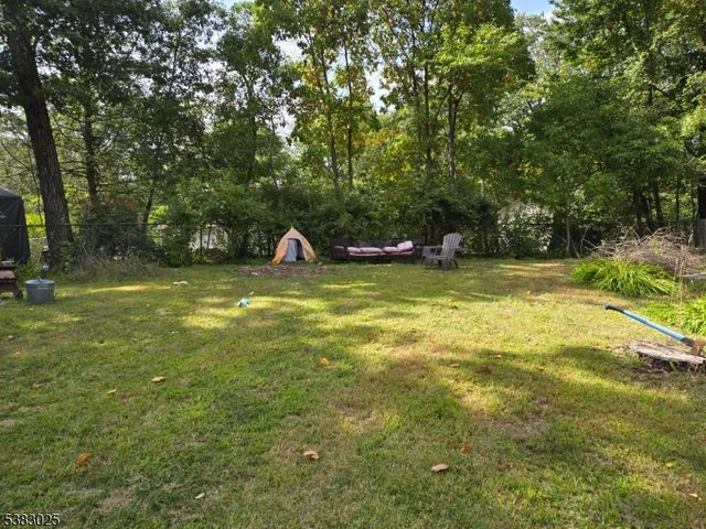4 Northwestern Trl, Hopatcong Boro, NJ 07843