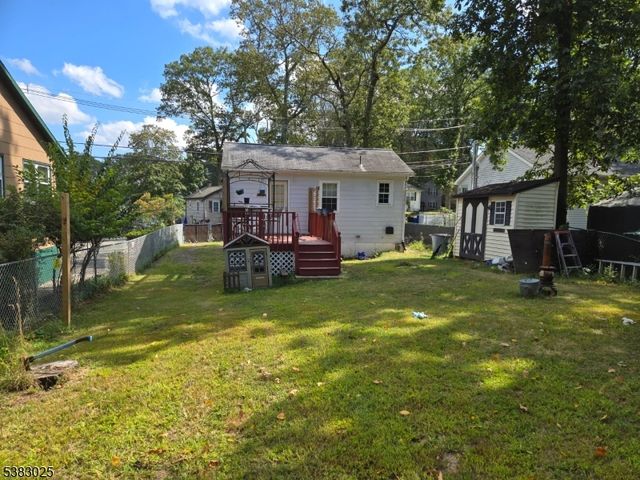 4 Northwestern Trl, Hopatcong Boro, NJ 07843
