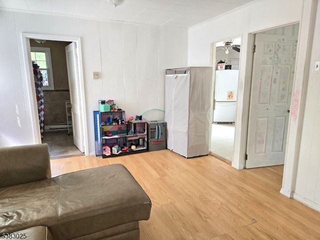 4 Northwestern Trl, Hopatcong Boro, NJ 07843