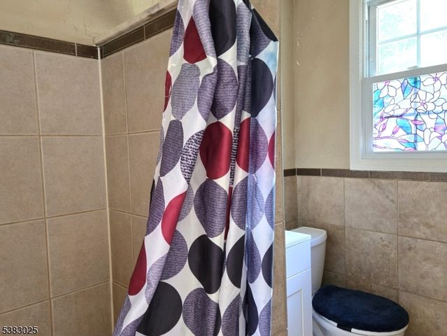 4 Northwestern Trl, Hopatcong Boro, NJ 07843