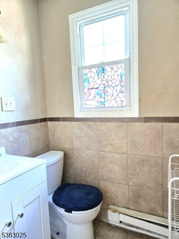 4 Northwestern Trl, Hopatcong Boro, NJ 07843