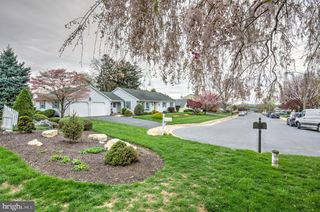 2 MEADOW LANE, New Holland, PA 17557