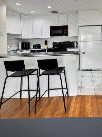 50 Green Street 206, Brookline, MA 02446