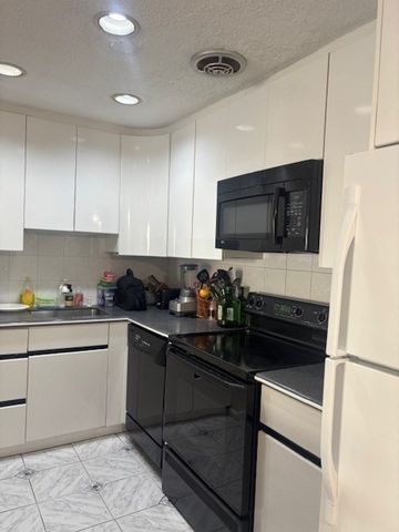 50 Green Street 206, Brookline, MA 02446