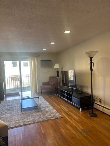 50 Green Street 206, Brookline, MA 02446