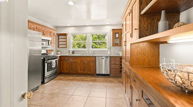 1009 Key Route Blvd, Albany, CA 94706