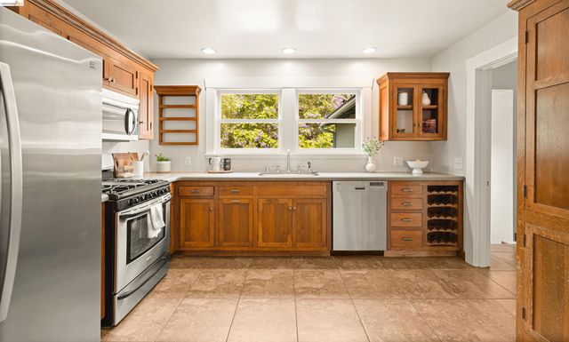 1009 Key Route Blvd, Albany, CA 94706