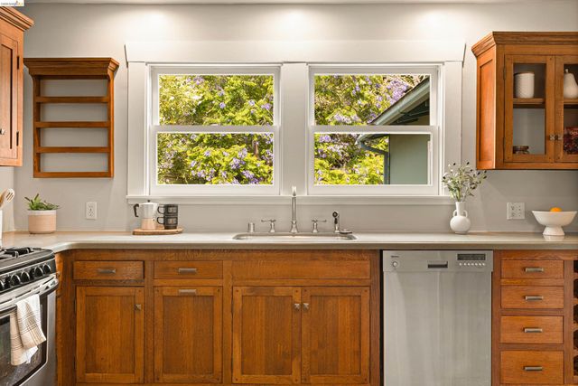 1009 Key Route Blvd, Albany, CA 94706
