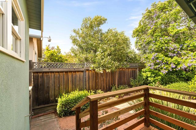1009 Key Route Blvd, Albany, CA 94706