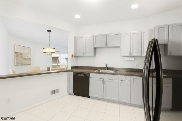 52 Wiley Ct, Parsippany-troy Hills Twp., NJ 07950