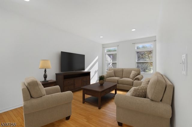 52 Wiley Ct, Parsippany-troy Hills Twp., NJ 07950