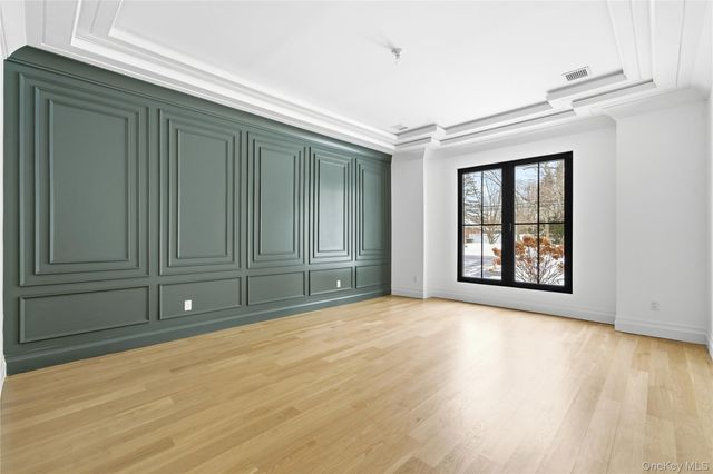 115 Weeks Drive, Dix Hills, NY 11746