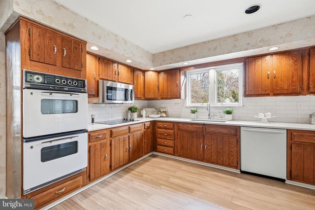 634 TWIN BRIDGE DR, Wayne, PA 19087