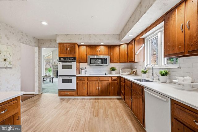 634 TWIN BRIDGE DR, Wayne, PA 19087