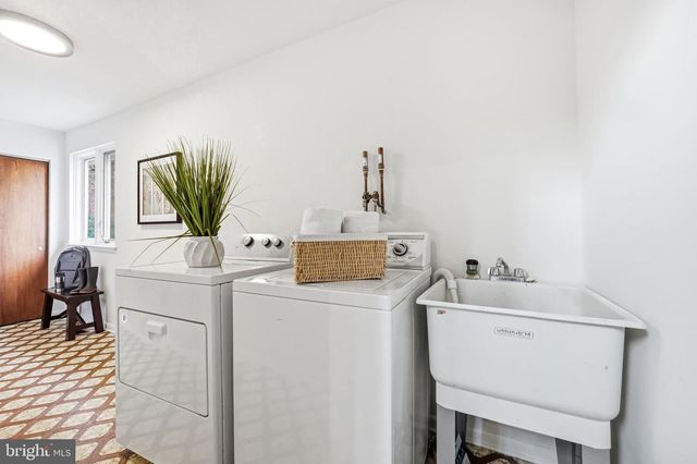 634 TWIN BRIDGE DR, Wayne, PA 19087