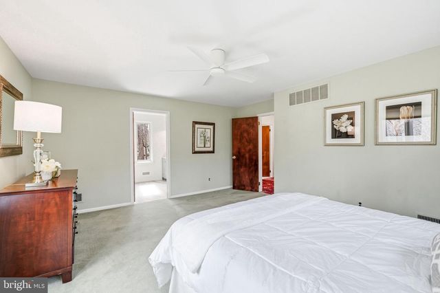 634 TWIN BRIDGE DR, Wayne, PA 19087