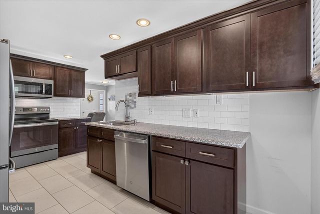 530 FAIRWAY DR, Camp Hill, PA 17011