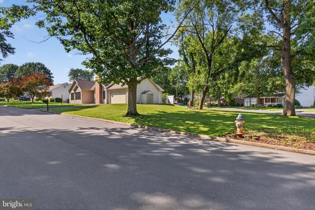 530 FAIRWAY DR, Camp Hill, PA 17011