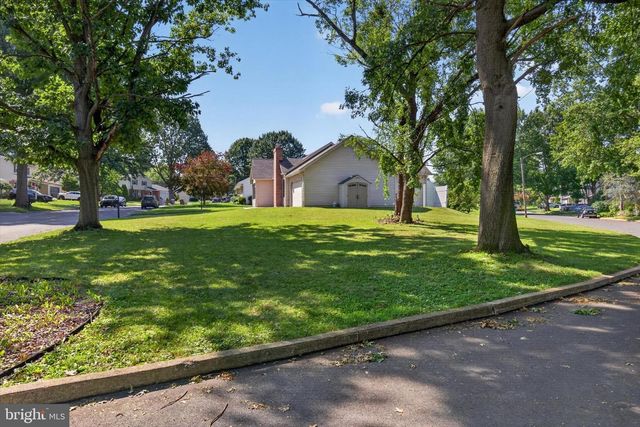 530 FAIRWAY DR, Camp Hill, PA 17011