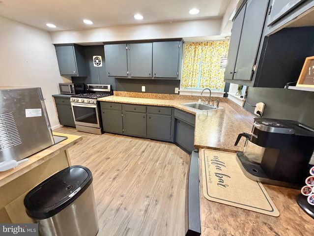 728 WALNUT ST, Florence, NJ 08518