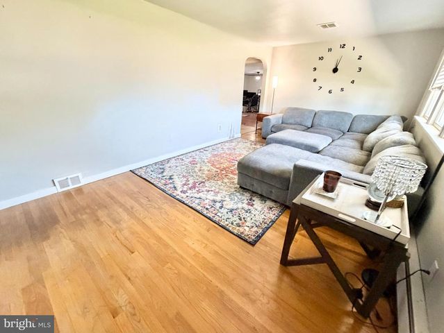 728 WALNUT ST, Florence, NJ 08518