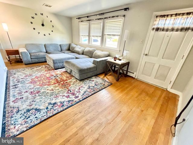 728 WALNUT ST, Florence, NJ 08518