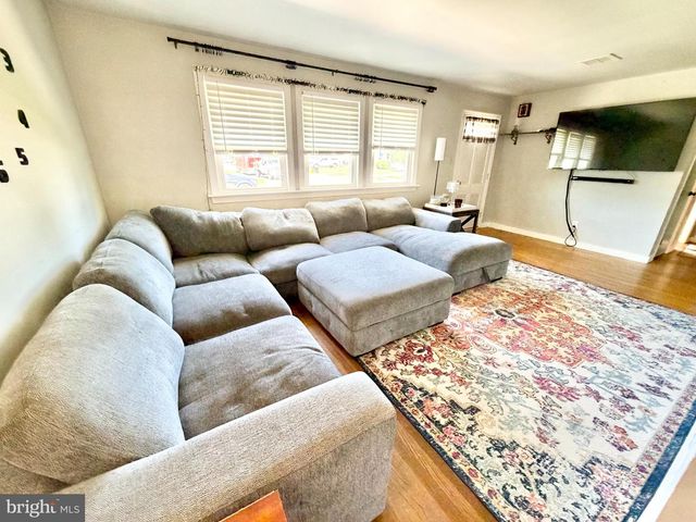 728 WALNUT ST, Florence, NJ 08518