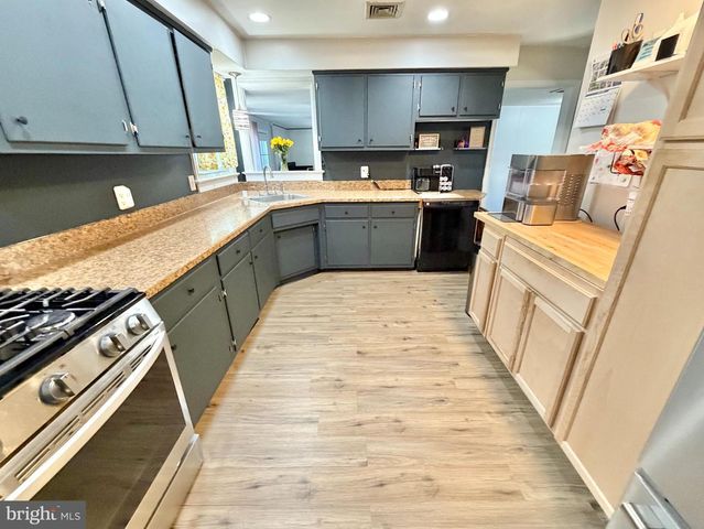 728 WALNUT ST, Florence, NJ 08518