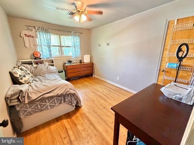 728 WALNUT ST, Florence, NJ 08518