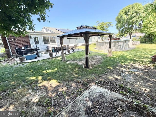 728 WALNUT ST, Florence, NJ 08518