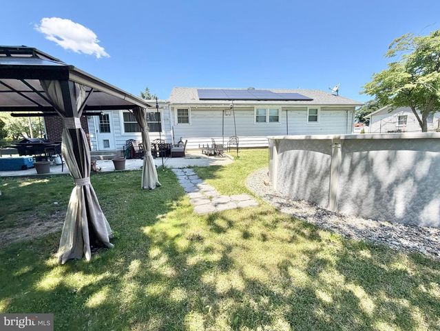 728 WALNUT ST, Florence, NJ 08518