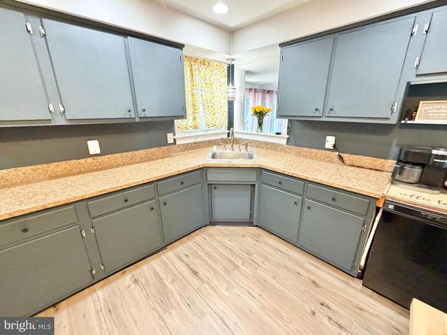 728 WALNUT ST, Florence, NJ 08518