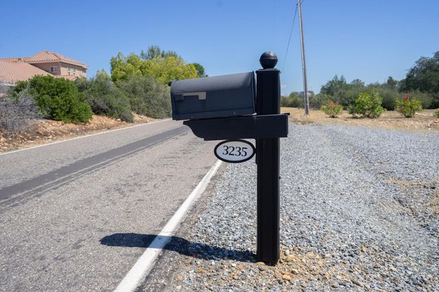 3235 Hagen Rd, Valley Springs, CA 95252