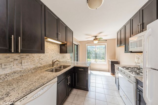 831 E Coach Road 1, Palatine, IL 60074