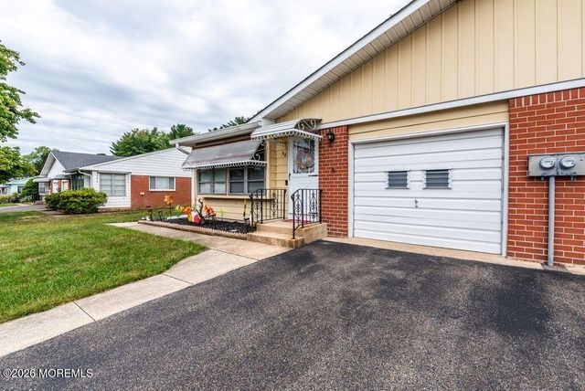 9 A Homestead Drive, Whiting, NJ 08759